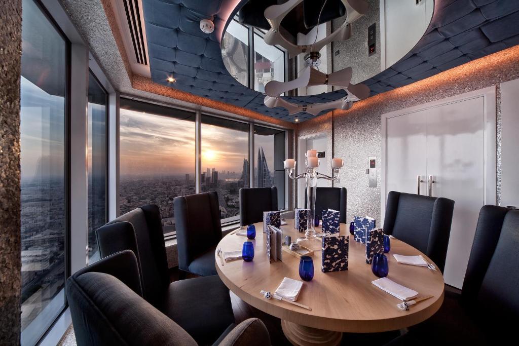 מנאמה The Domain Bahrain Hotel And Spa - Adults Friendly 16 Years Plus מראה חיצוני תמונה The boardroom at the top of the Shard