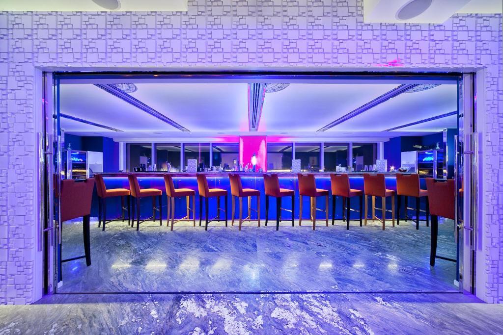 מנאמה The Domain Bahrain Hotel And Spa - Adults Friendly 16 Years Plus מראה חיצוני תמונה The bar at the 101 bar
